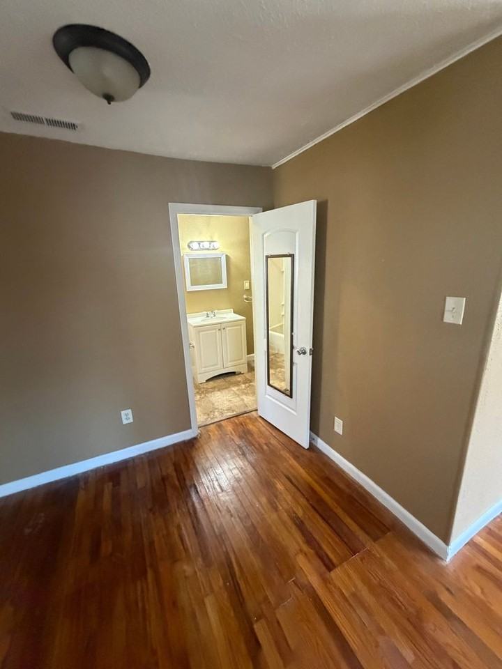 1807 W Lincoln St - Photo 4 of 17