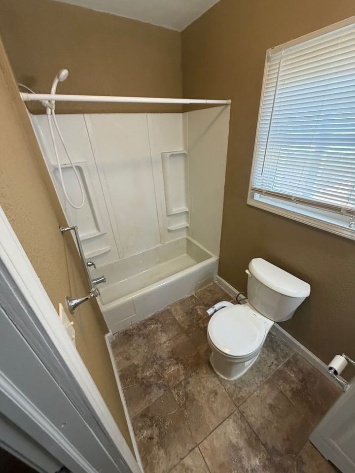 1807 W Lincoln St - Photo 6 of 17