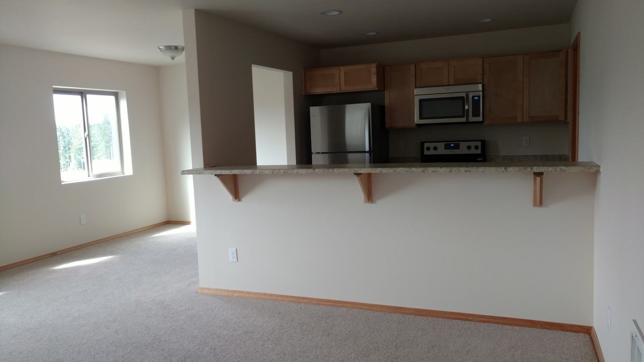 394 Ne Inspiration St - Photo 4 of 17