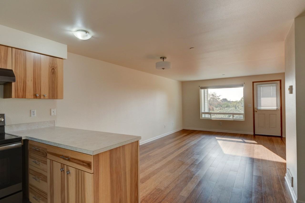 485 Sw Bayshore Dr #D102 - Photo 4 of 18