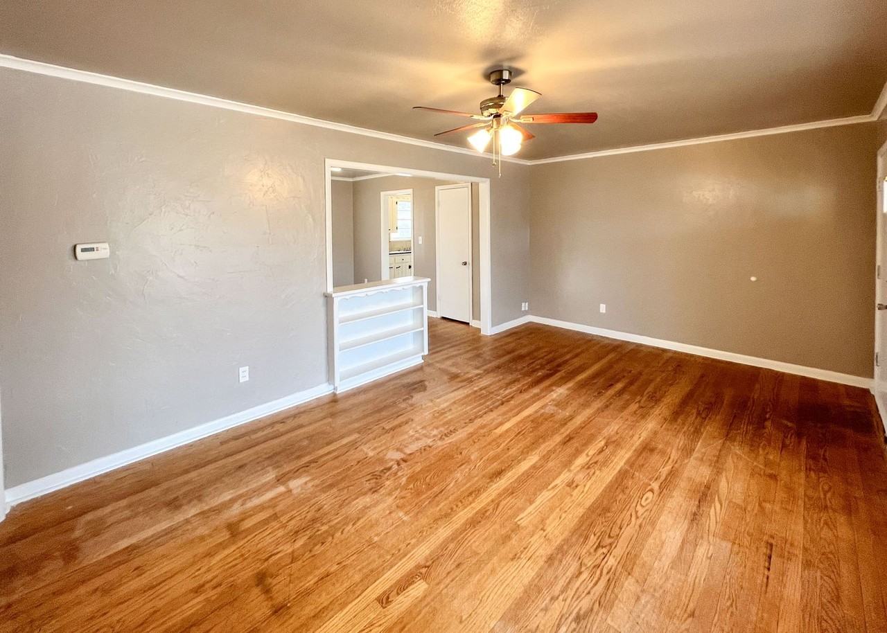 208 E 14th St - Photo 3 of 24