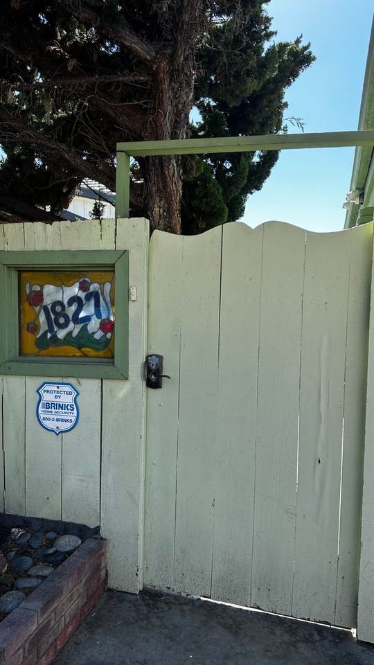 1827 S Pacific St Fl B - Photo 4 of 32