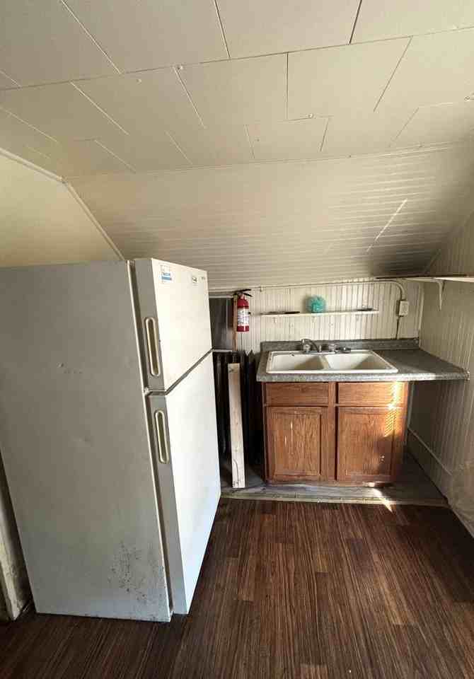 1109 Sycamore - Photo 2 of 11