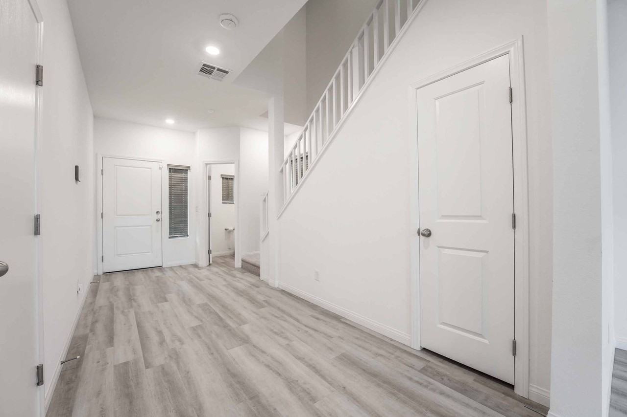 5905 Becklow Gardens Ave - Photo 3 of 26