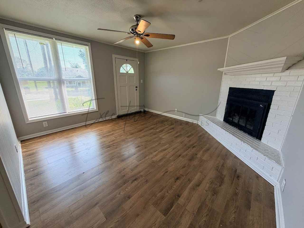 2514 Hazel St - Photo 3 of 16