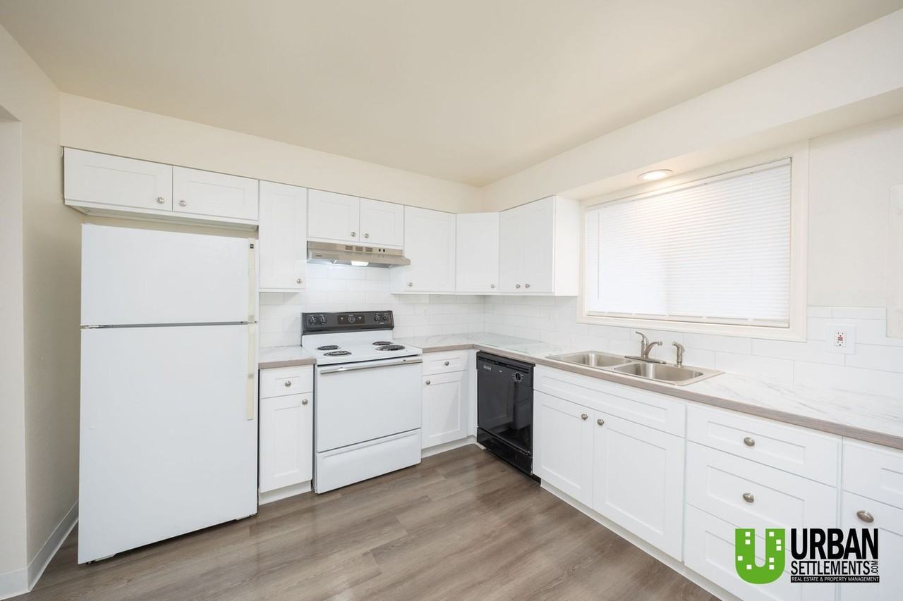 1404 2nd St - Photo 5 of 21