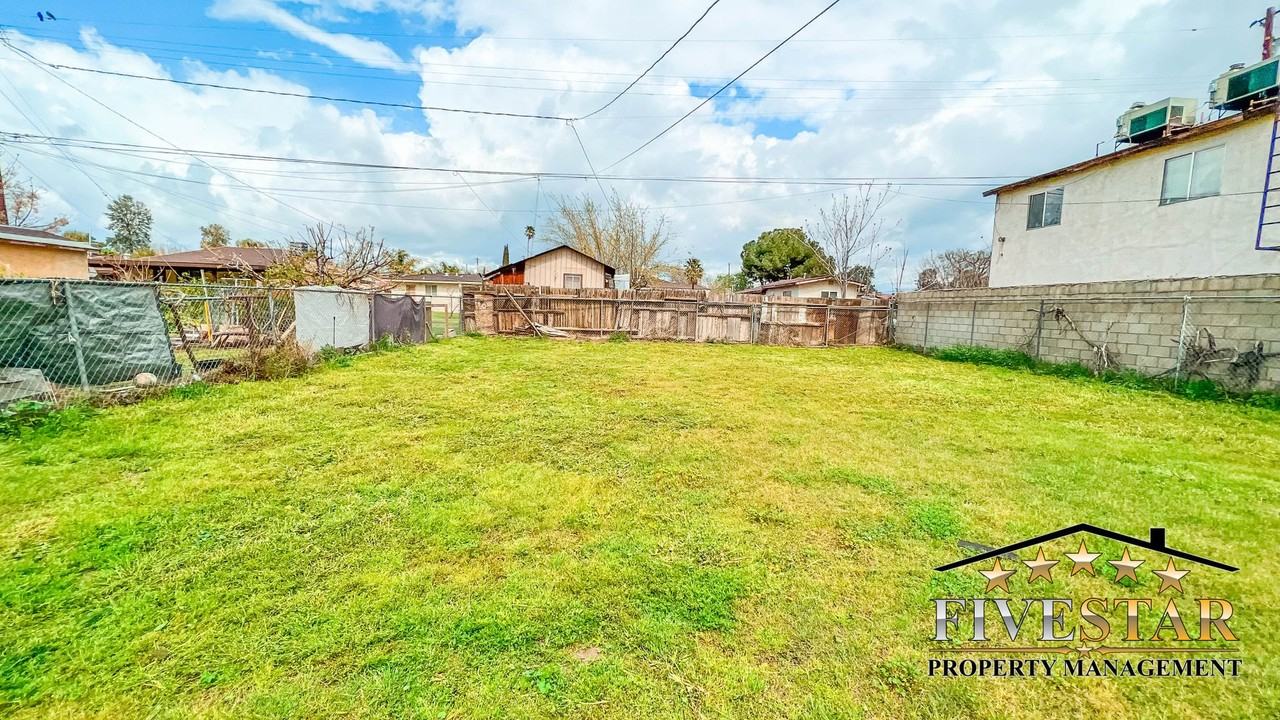 1424 Gorrill St - Photo 2 of 17