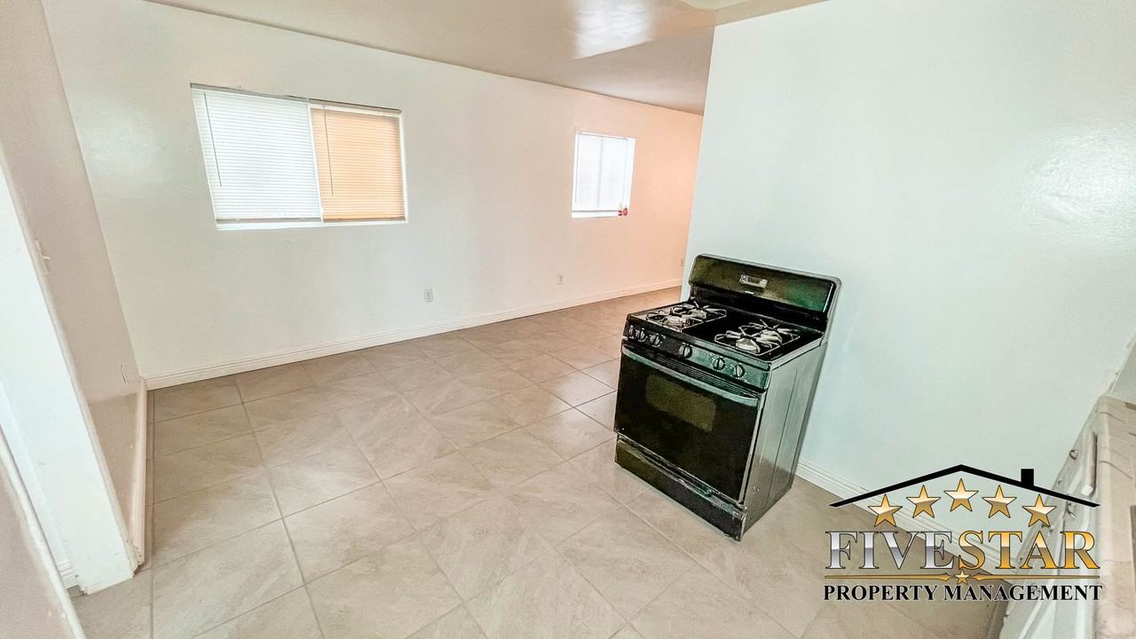 1424 Gorrill St - Photo 4 of 17