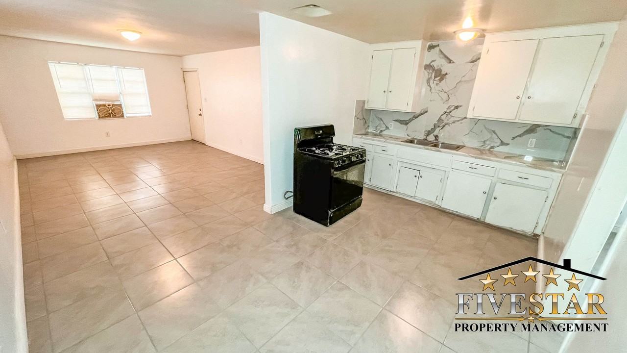 1424 Gorrill St - Photo 5 of 17