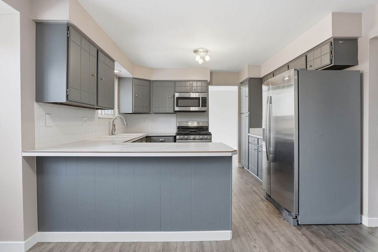 11645 W 73rd Pl - Photo 6 of 30