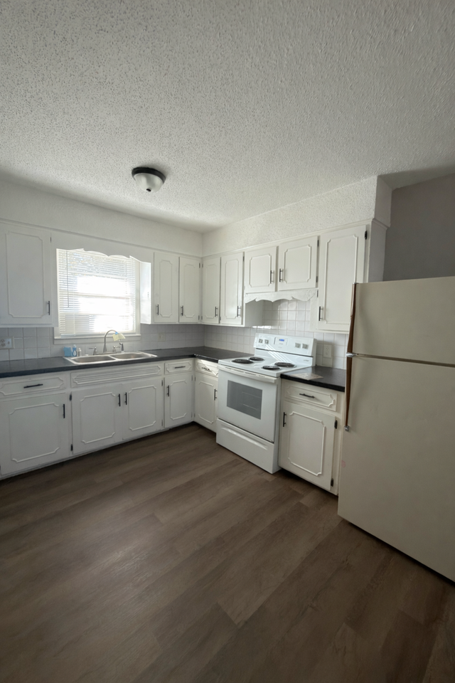 747 S Nettleton Ave - Photo 4 of 10