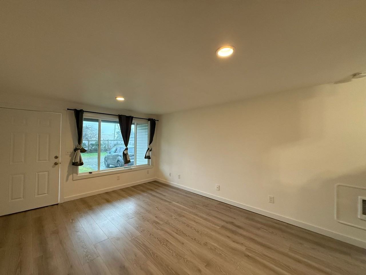 925 Avenue G - Photo 3 of 19