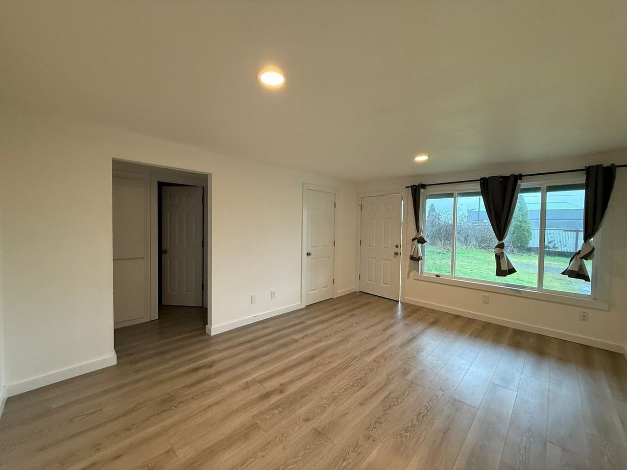 925 Avenue G - Photo 4 of 19