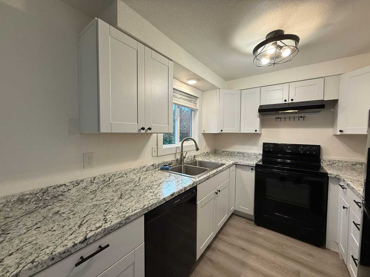 925 Avenue G - Photo 7 of 19