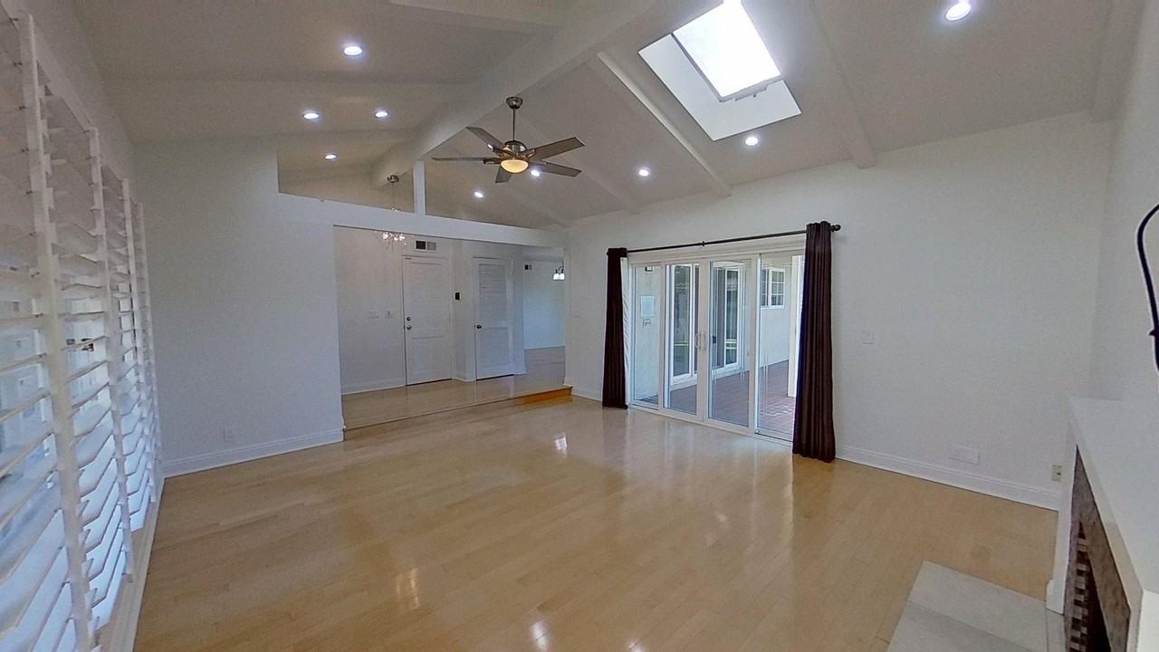10702 Carnaby St - Photo 4 of 25