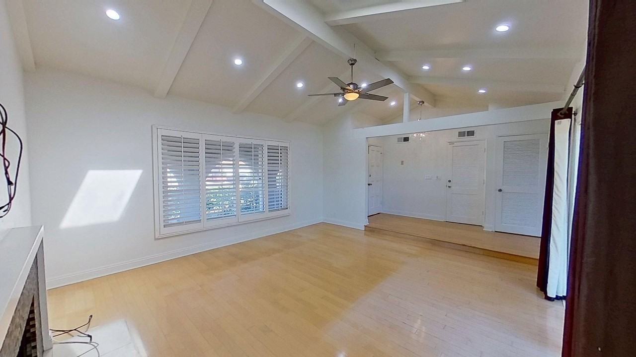 10702 Carnaby St - Photo 5 of 25