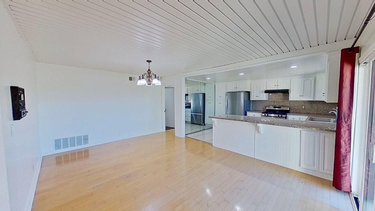 10702 Carnaby St - Photo 6 of 25