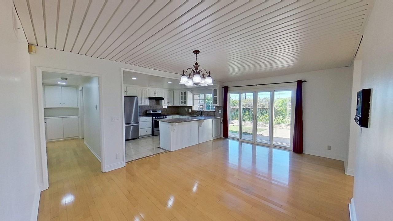 10702 Carnaby St - Photo 7 of 25