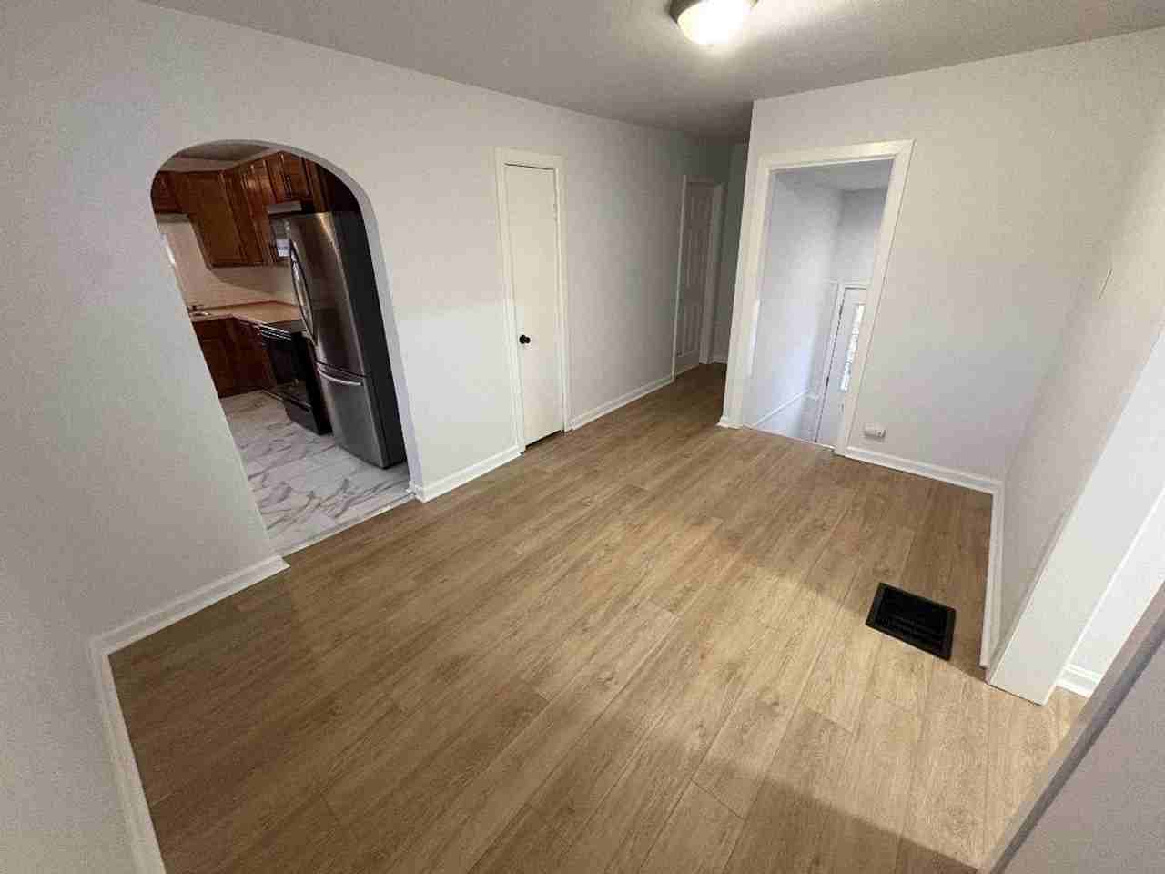 11038 Gertrude Ave - Photo 2 of 8