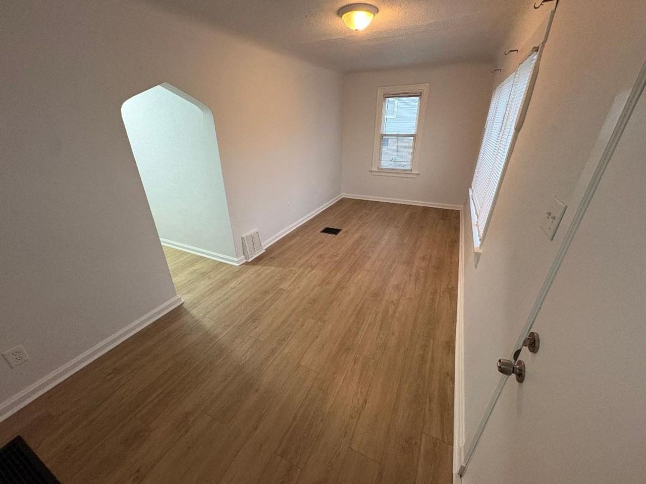 11038 Gertrude Ave - Photo 3 of 8