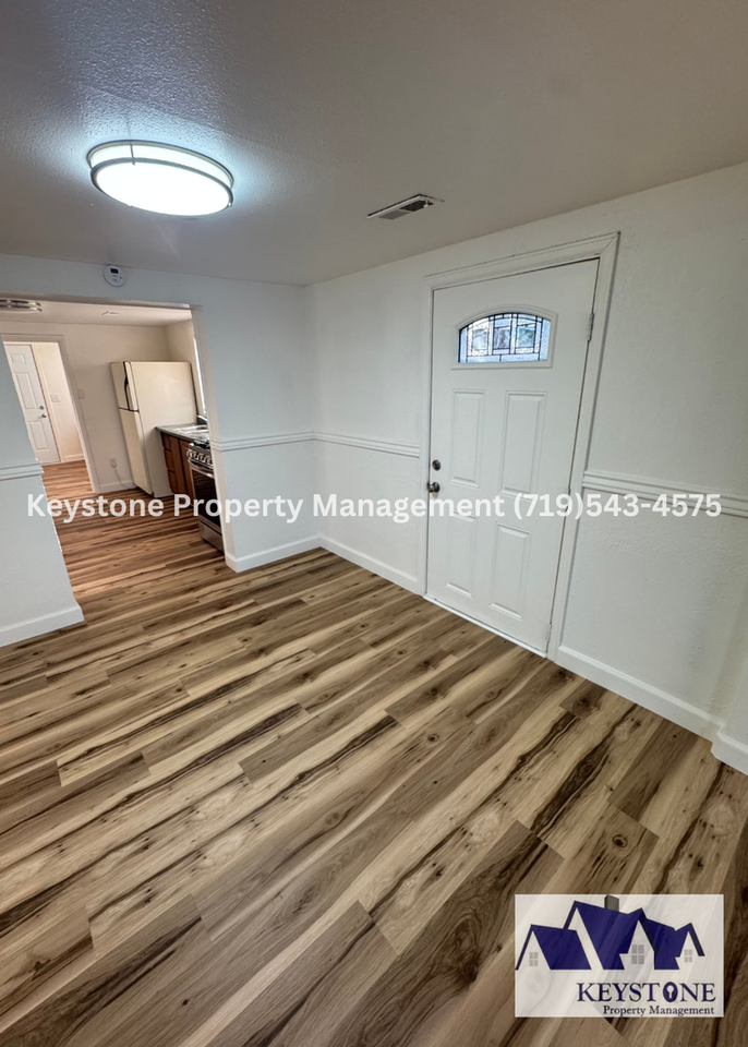 2104 W 13th St - Photo 2 of 27