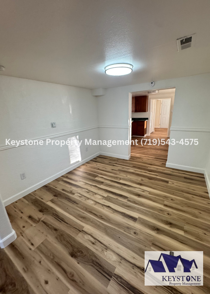 2104 W 13th St - Photo 3 of 27