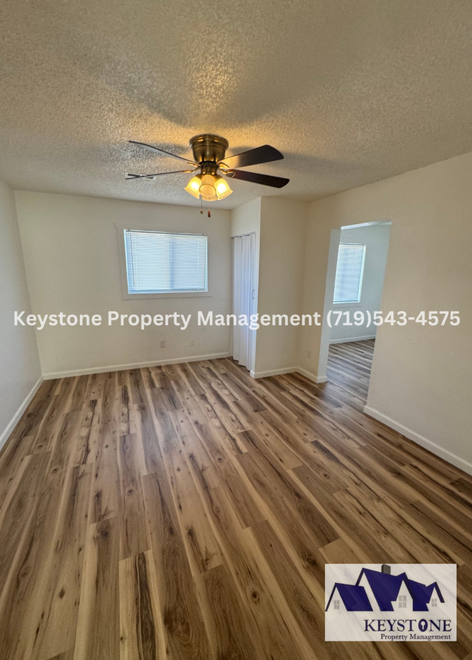 2104 W 13th St - Photo 4 of 27