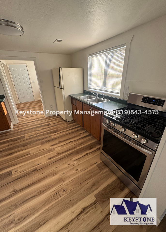 2104 W 13th St - Photo 5 of 27