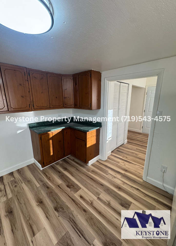 2104 W 13th St - Photo 6 of 27