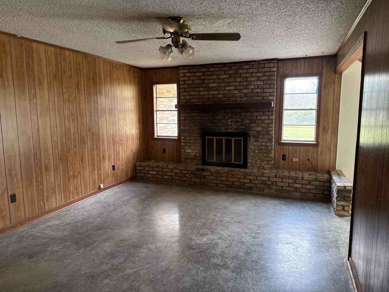 16990 Lake Charles Hwy - Photo 2 of 9