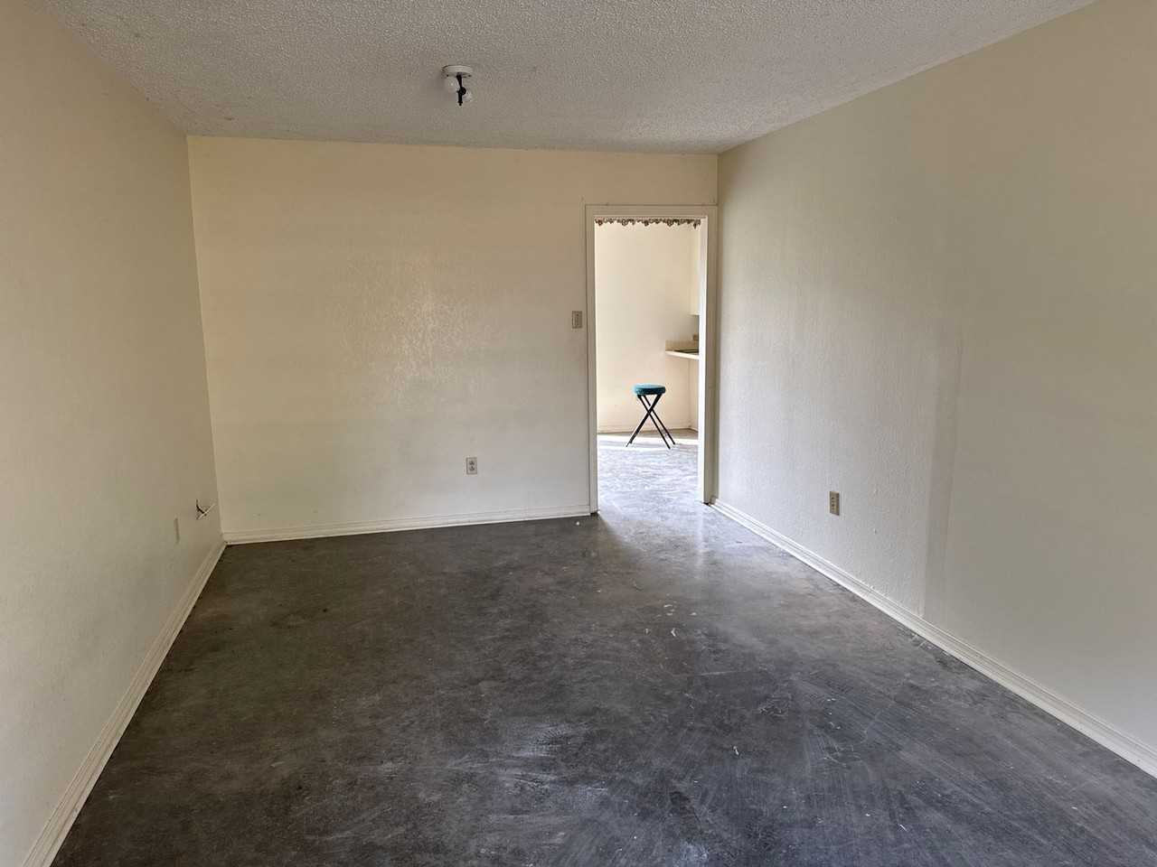 16990 Lake Charles Hwy - Photo 4 of 9