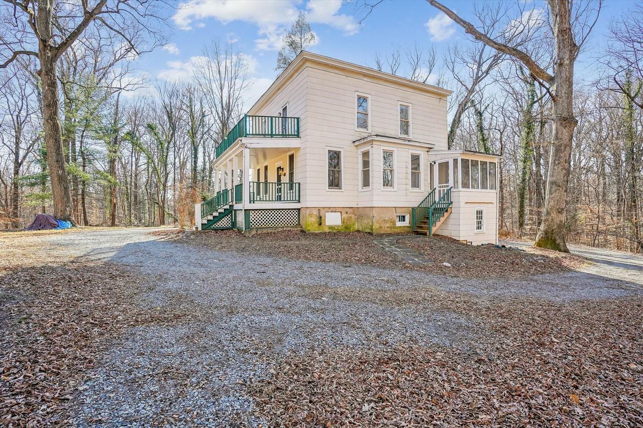 2799 Beechbank Rd - Photo 2 of 44