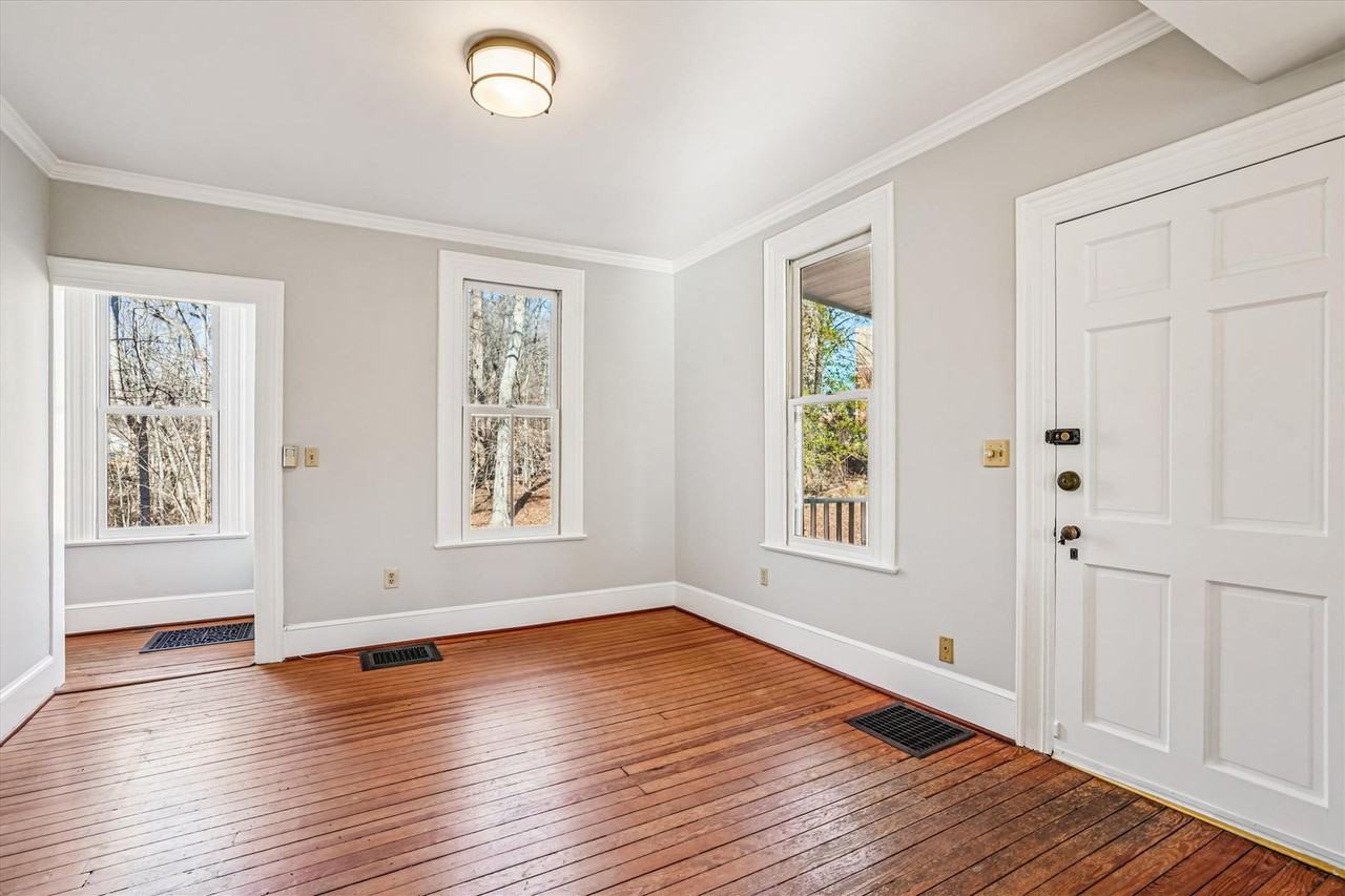 2799 Beechbank Rd - Photo 6 of 44