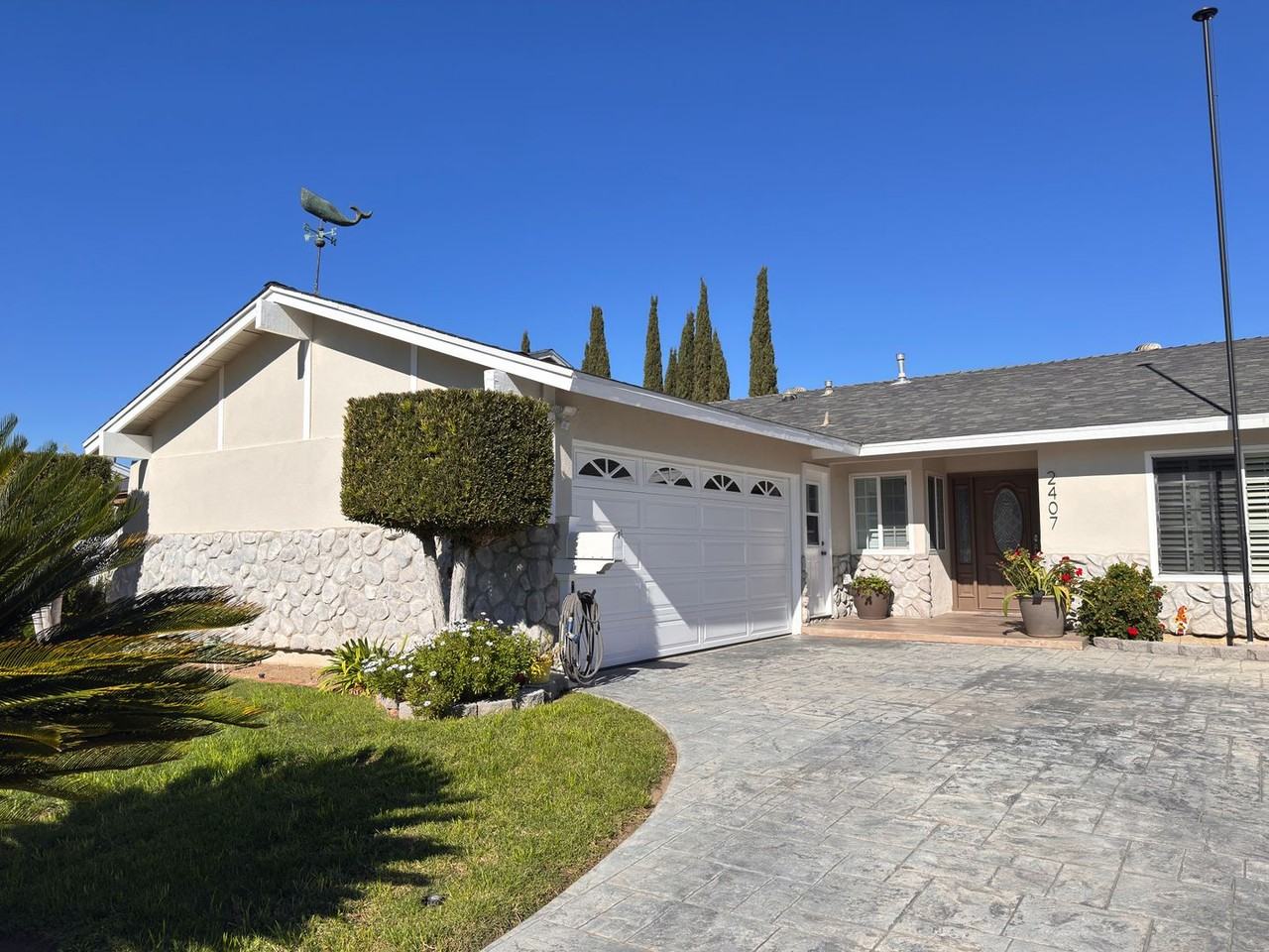 2407 Esther View Dr - Photo 3 of 20