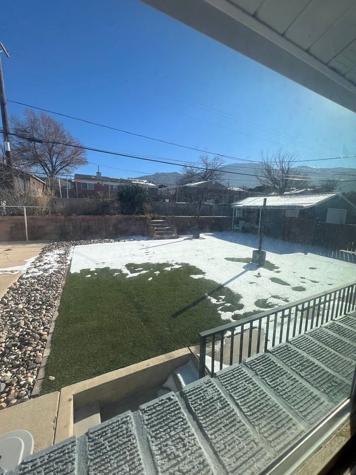 593 S Sunset Dr - Photo 2 of 24