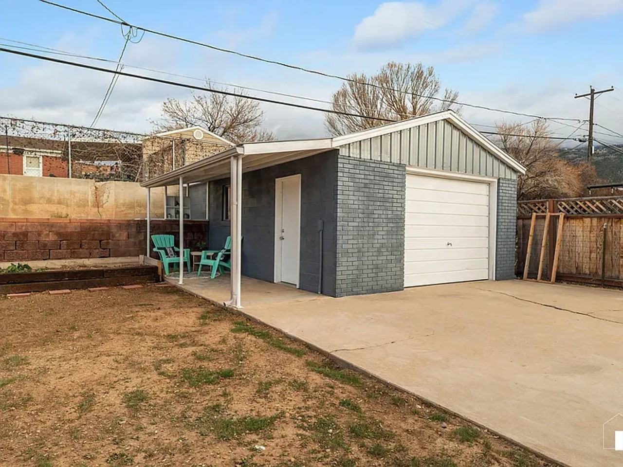 593 S Sunset Dr - Photo 4 of 24