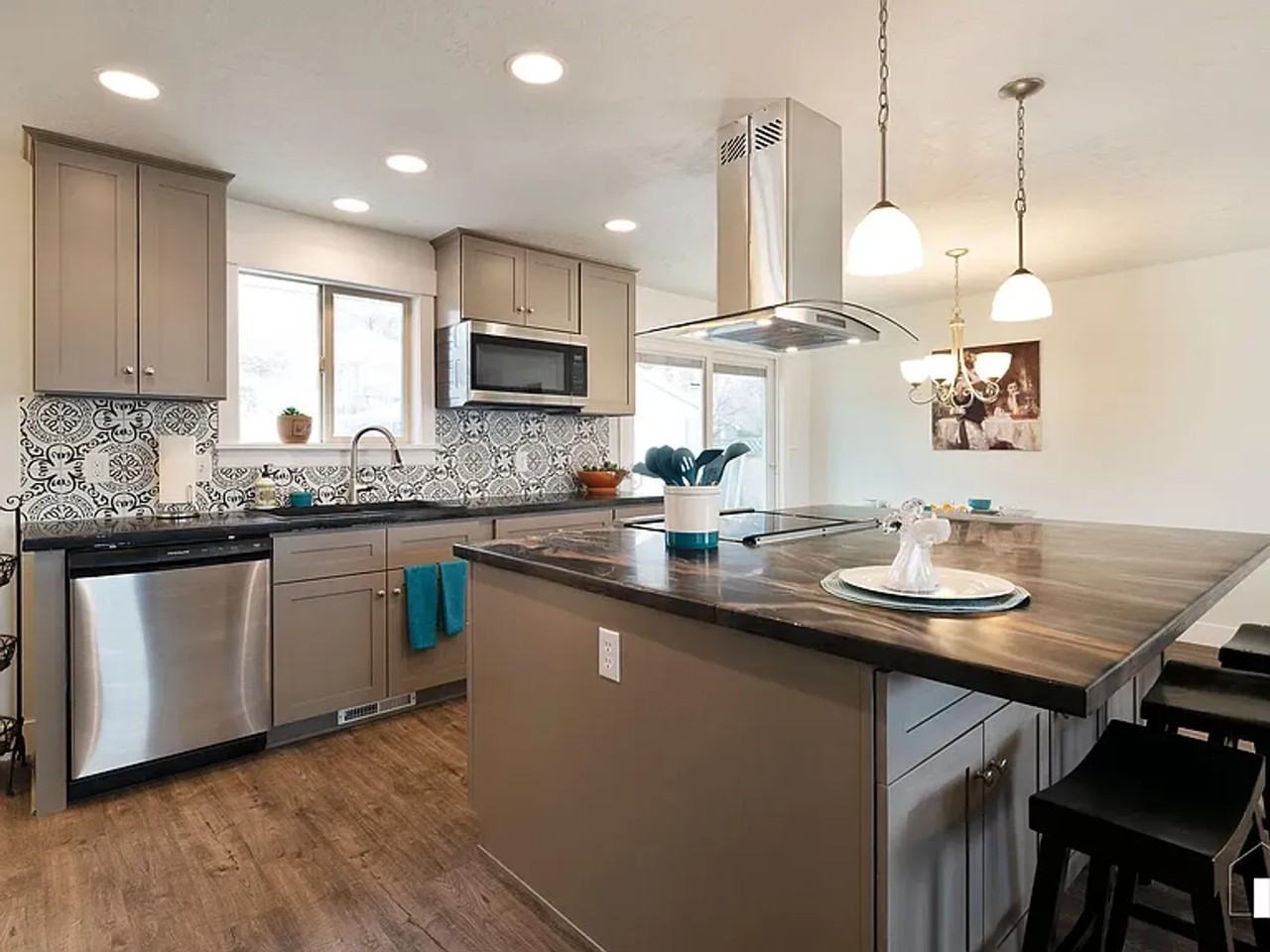 593 S Sunset Dr - Photo 6 of 24