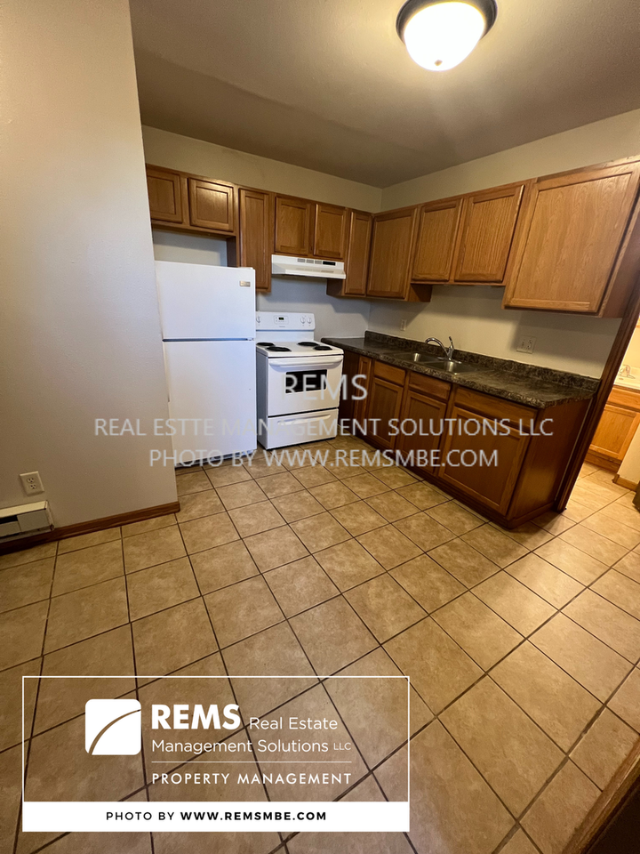 122 Maine St - Photo 2 of 7