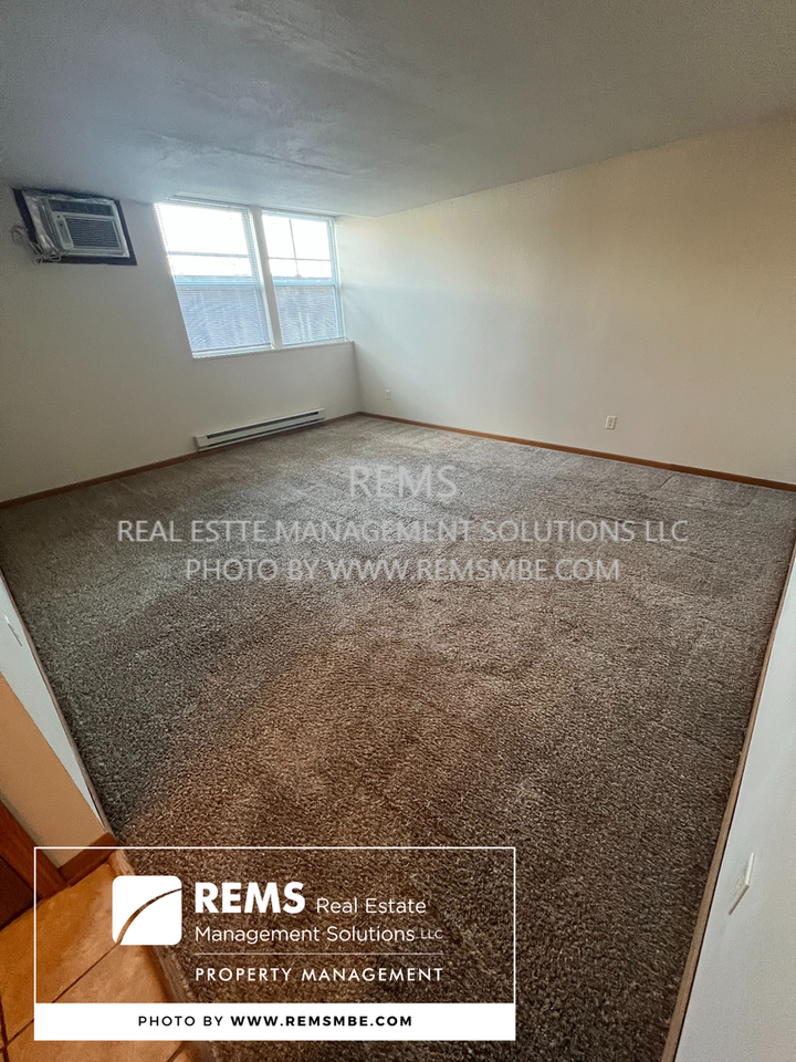 122 Maine St - Photo 3 of 7