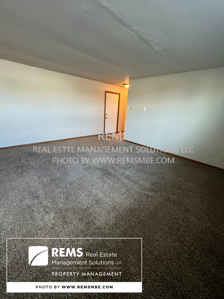 122 Maine St - Photo 4 of 7