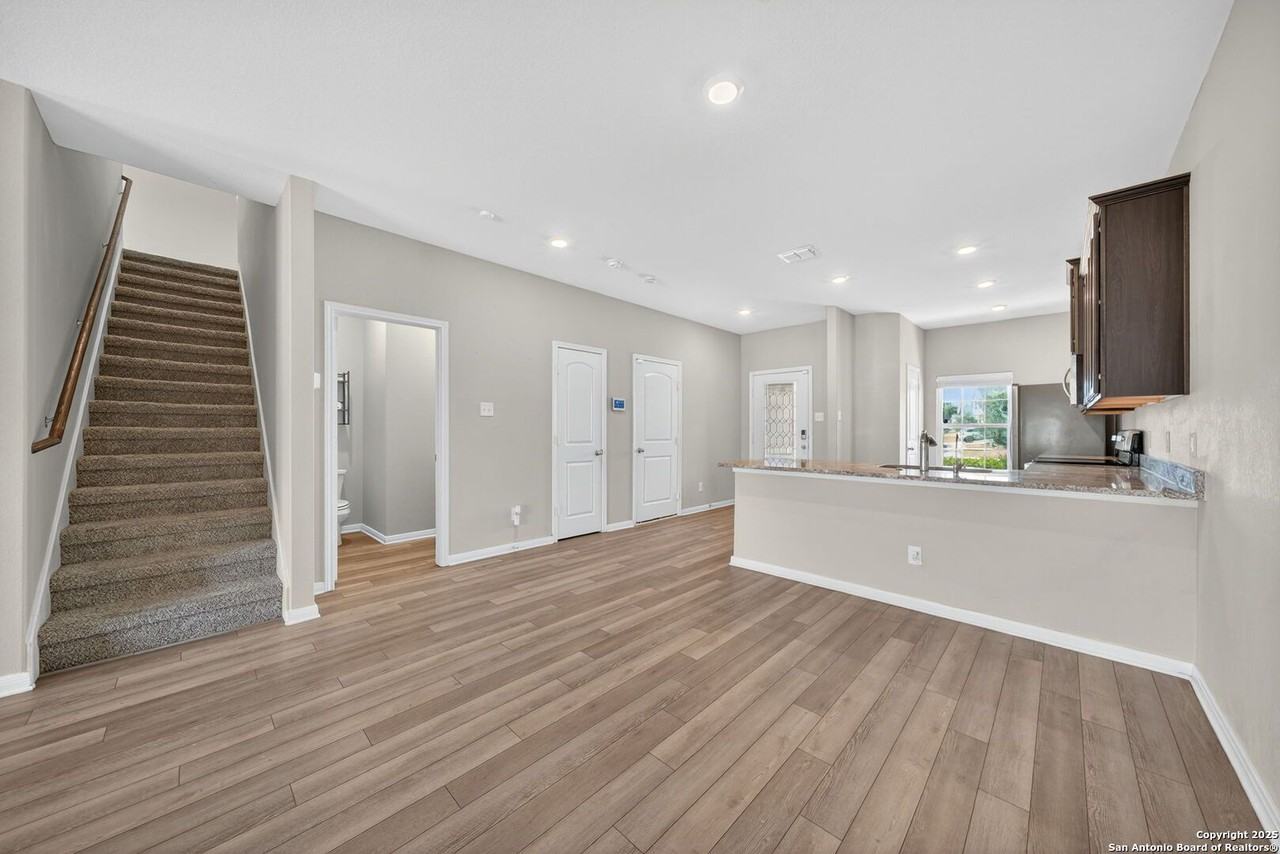 6406 Underwood Way - Photo 7 of 34