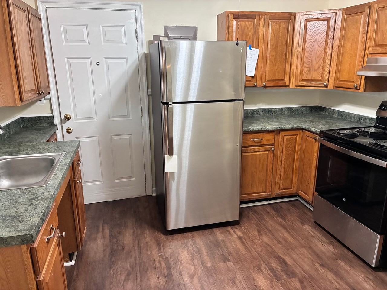 840 32nd St - Photo 2 of 7