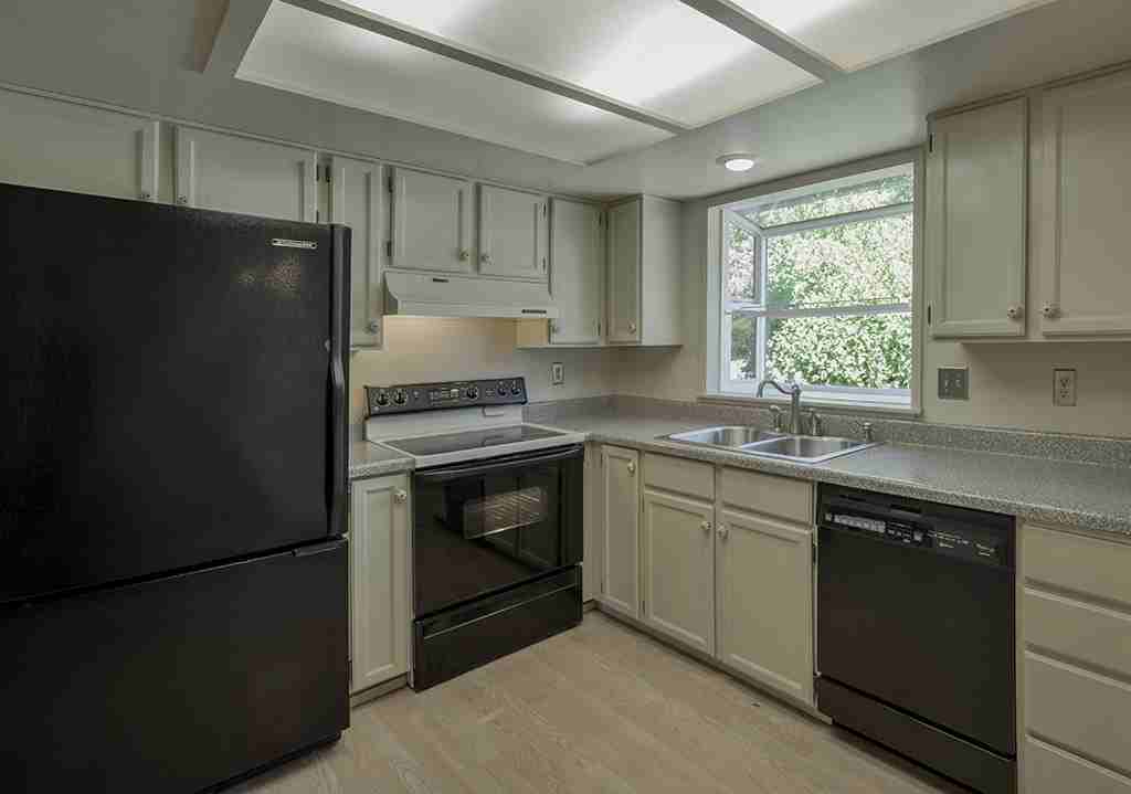 10910 Se 220th Pl - Photo 2 of 15