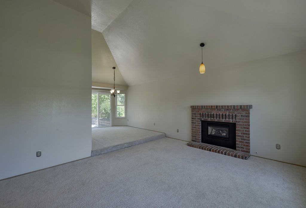 10910 Se 220th Pl - Photo 7 of 15