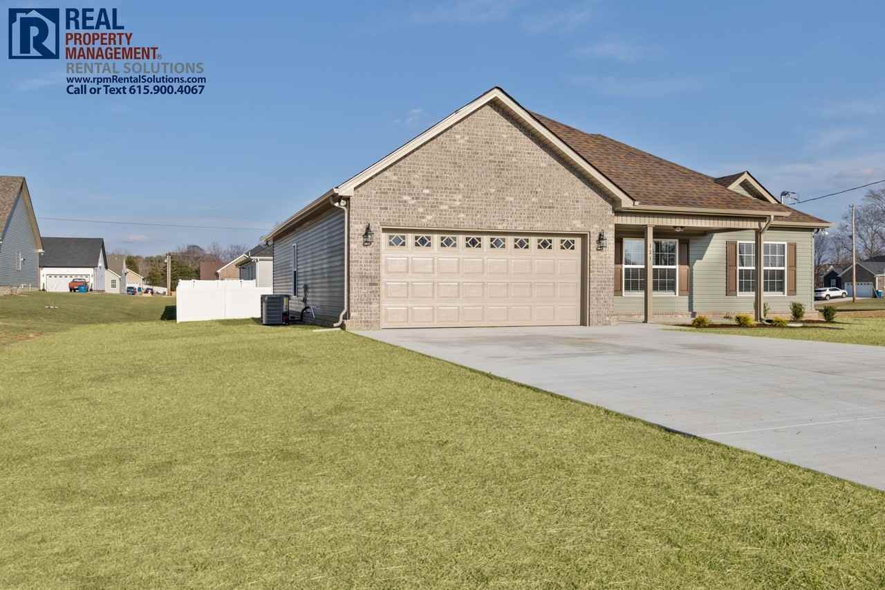 131 Hilltop St - Photo 4 of 22