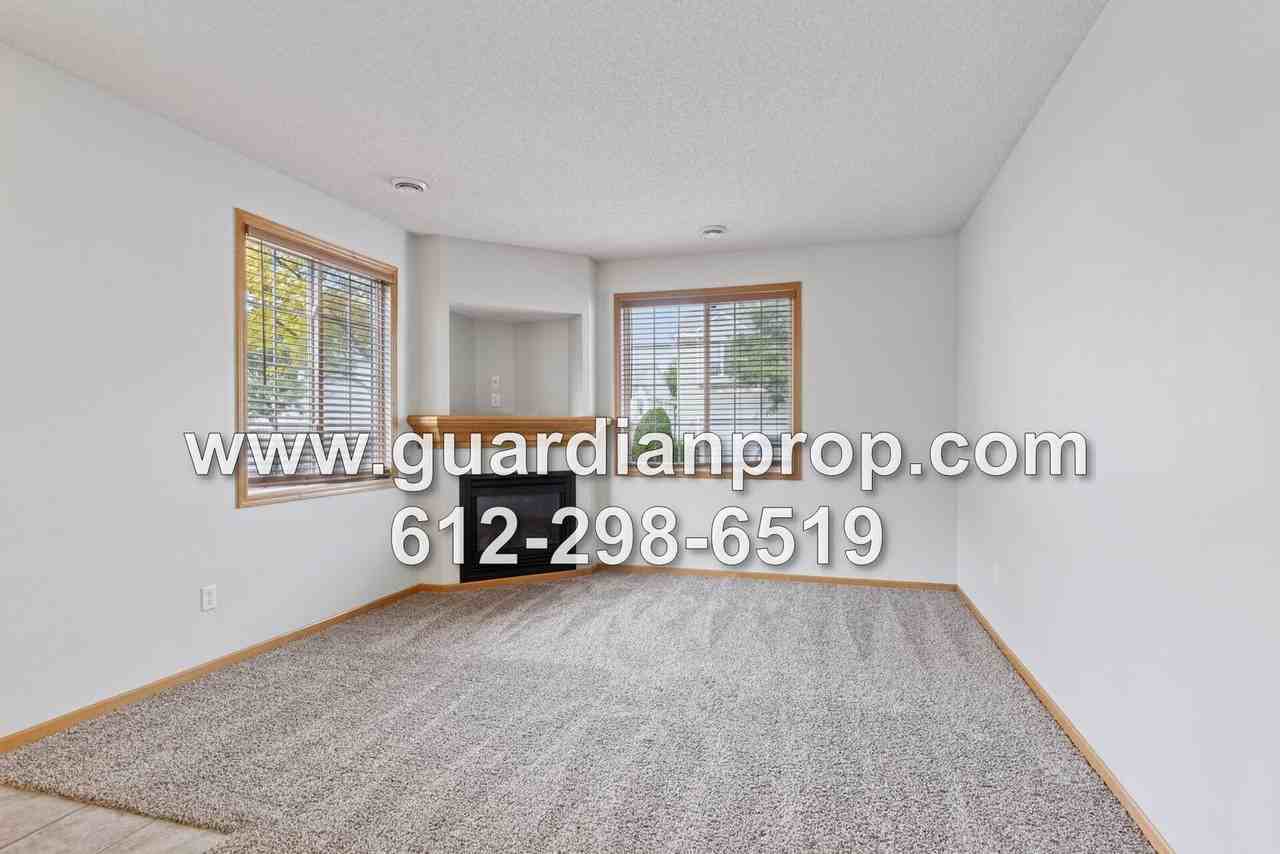 3514 Cherry Ln #D - Photo 4 of 27