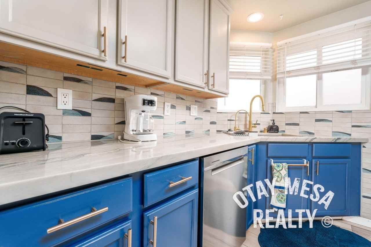 263 Dahlia Ave #10 - Photo 4 of 20