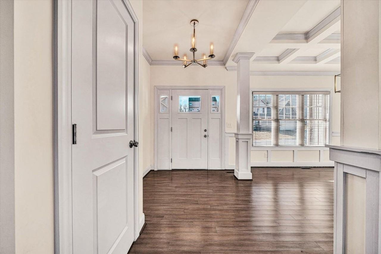 6982 Linn Cove Ct - Photo 2 of 45