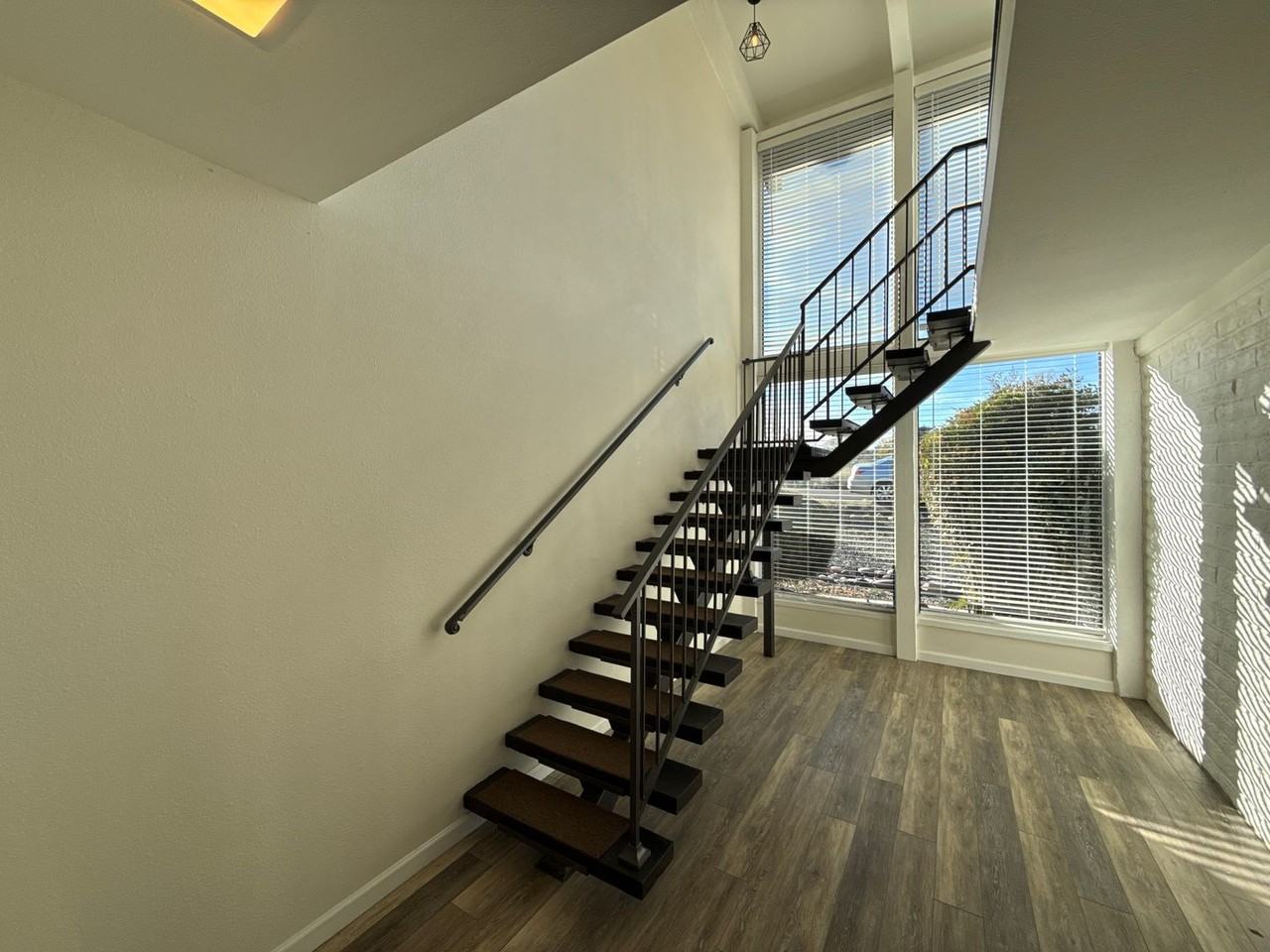 1131 N Tapadero Dr - Photo 3 of 17