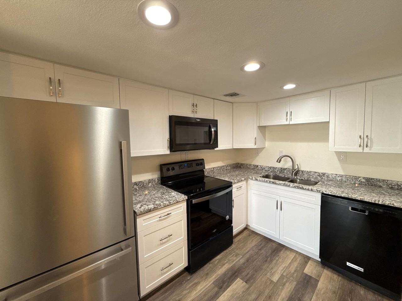 1131 N Tapadero Dr - Photo 4 of 17